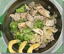 Rosticciata di carne, patate e broccoli
