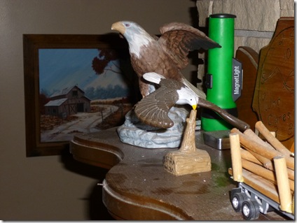 another look at the eagle balanced on it's beak