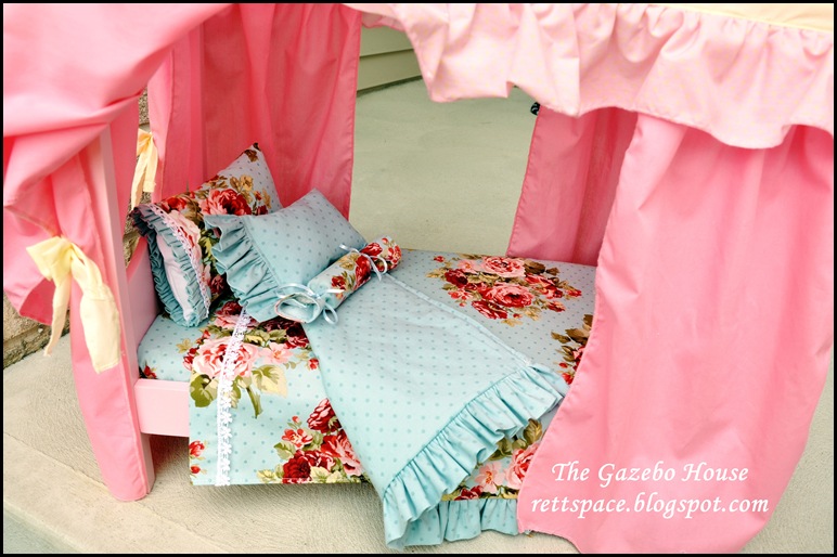 AG doll sheets, pillows & quilt 005