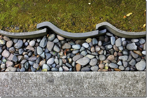 100726_Portland_Japanese_Garden_granite_walkway_with_roof_tile_border