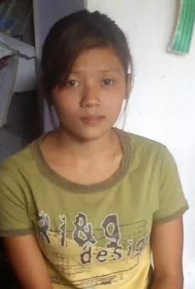 Wanita cantik, kartini indonesia, tambal ban cantik, wajah tukang tambal ban cantik Tukang tambal ban cantik di Malang