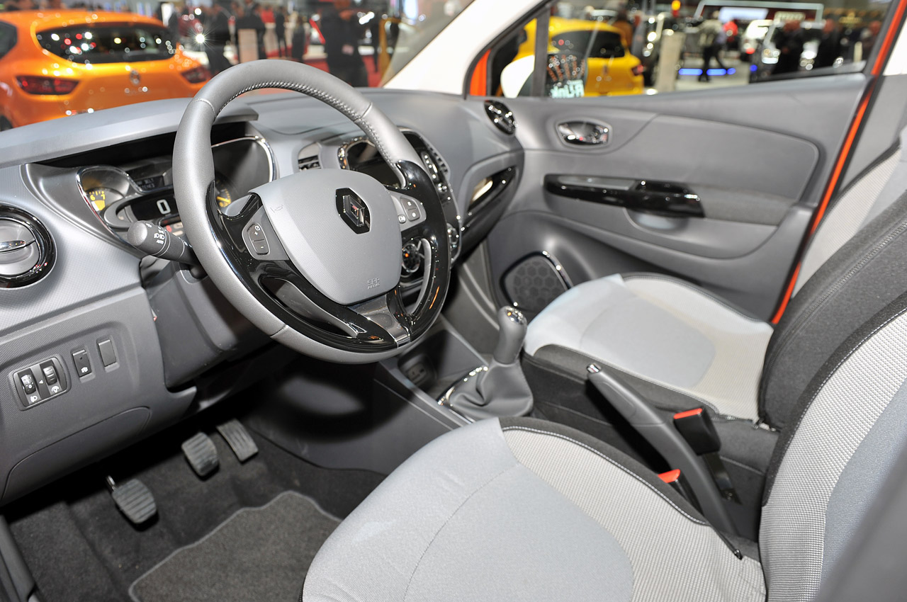 2014-Renault-Captur-13.jpg