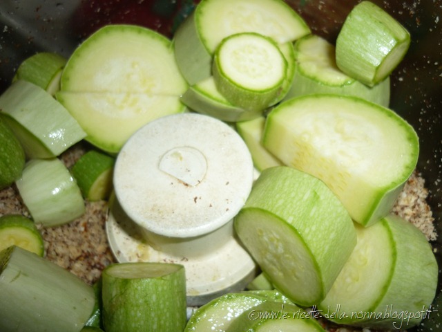 [Penne%2520di%2520farro%2520integrale%2520al%2520pesto%2520di%2520zucchine%2520e%2520nocciole%2520%25286%2529%255B3%255D.jpg]