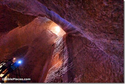 Bet Guvrin cave with view to sky, tb022807541
