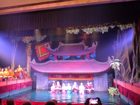 13. Teatrul de papusi.JPG