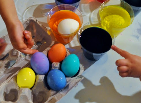 2014-04-19 egg dyeing (83)