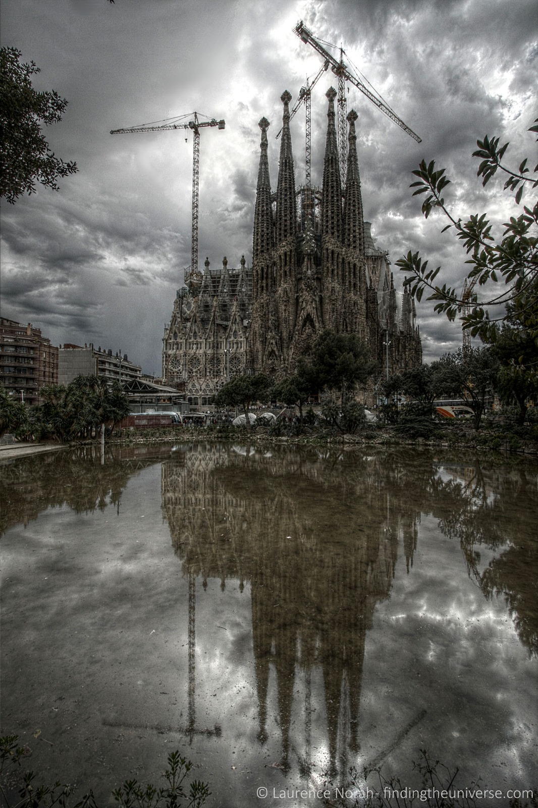 [Sagrada-Familia-outside-reflection-2.jpg]