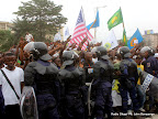  – La police encadre les partisans de l’UDPS le 5/9/2011 à Kinshasa, lors du dépôt de la candidature d’Etienne Tshisekedi pour la présidentielle 2011, le 5/09/2011 au bureau de réception, traitement des candidatures et accréditation des témoins et observateurs de la Ceni à  Kinshasa. Radio Okapi/ Ph. John Bompengo