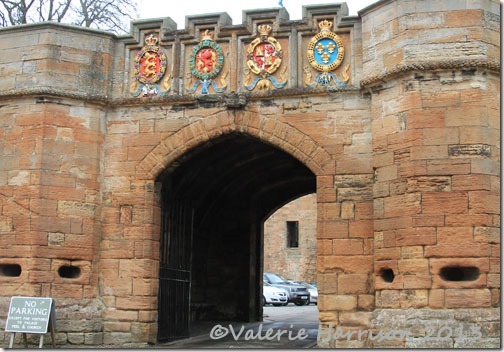 56-palace-gateway