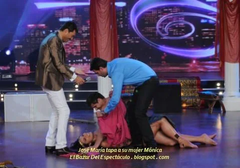 José María tapa a su mujer Mónica.JPG