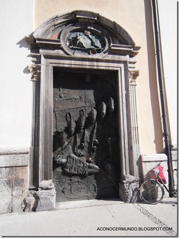 038-Liubliana-Catedral.Puerta lateral-P4280258