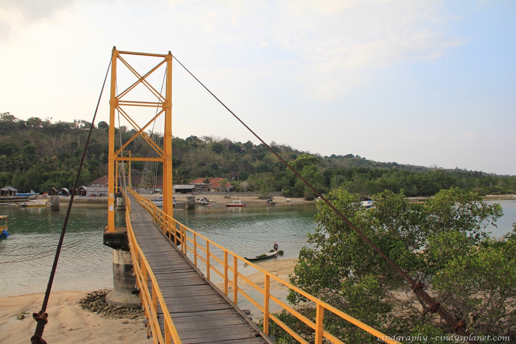 [Nusa-Ceningan-Yellow-Bridge3.jpg]