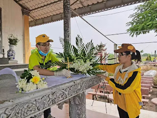 Trung bình hàng tháng, nhóm bạn trẻ đưa các thai nhi về chôn cất ở nghĩa trang của một giáo xứ tại Nam Định. Trung bình hàng tháng, nhóm bạn trẻ đưa các thai nhi về chôn cất ở nghĩa trang của một giáo xứ tại Nam Định.