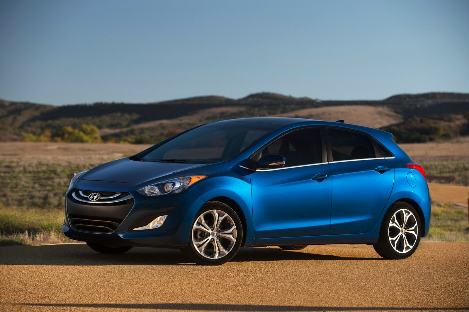 [2014-Hyundai-Elantra-GT-E_03%255B2%255D.jpg]