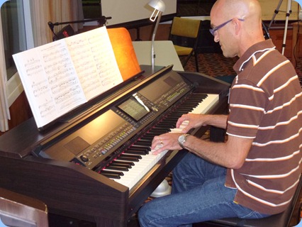Warren played our Yamaha Clavinova CVP-509 as a straight grand piano for his three pieces.