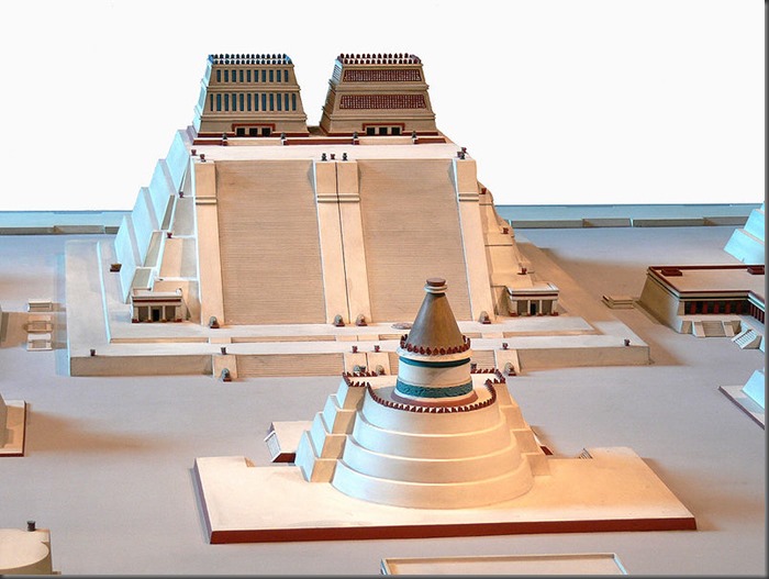 800px-Rekonstruktion_Tempelbezirk_von_Tenochtitlan_2_Templo_Mayor_3[1]