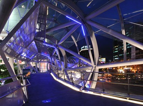 estructura de acero puente peatonal