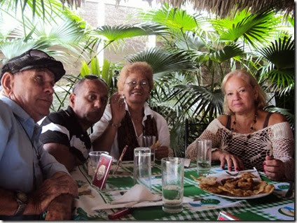 Norelys Morales Aguilera con colegas cubanos 2