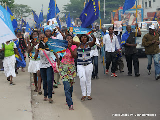 Des partisans du PALU le 20/11/2011 à Kinshasa, durant la campagne électorale pour les élections de 2011 en RDC. Radio Okapi/ Ph. John Bompengo