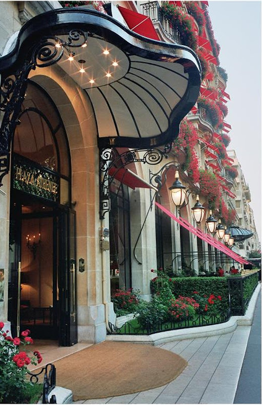 Plaza Athenee-Exterior 6-LR c Philippe Derouet