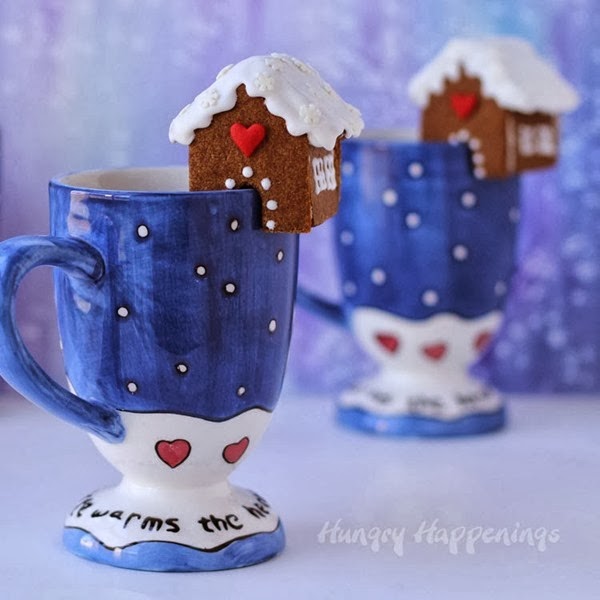 Mini-gingerbread-cookies-on-mugs-Christmas-cookie 