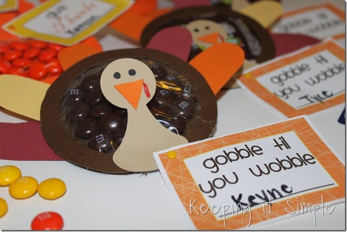 Easy Thanksgiving Candy Pouches (17)