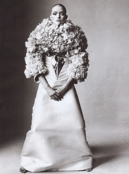 The-Balenciagia-Mystique-Vogue-US-March-2006-Gemma-Ward-Irving-Penn-editorial-3
