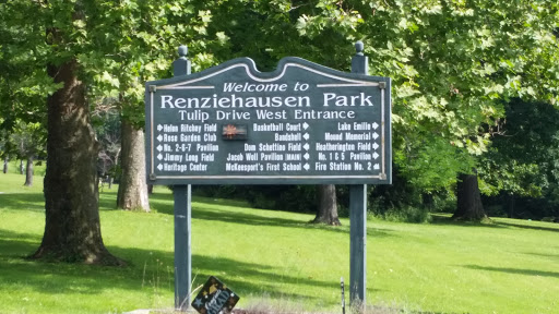 Renziehsusen Park West Entrance
