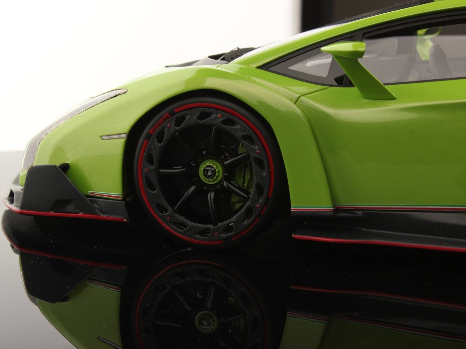 [Lamborghini-Veneno-Scale-Model-4%255B2%255D.jpg]