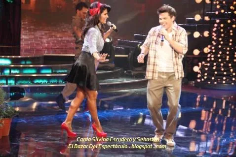 Canta Silvina Escudero y Sebastin.JPG