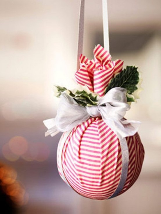 [awesome-christmas-balls-and-ideas-how-to-use-them-in-christmas-decor-1-554x738.jpg]