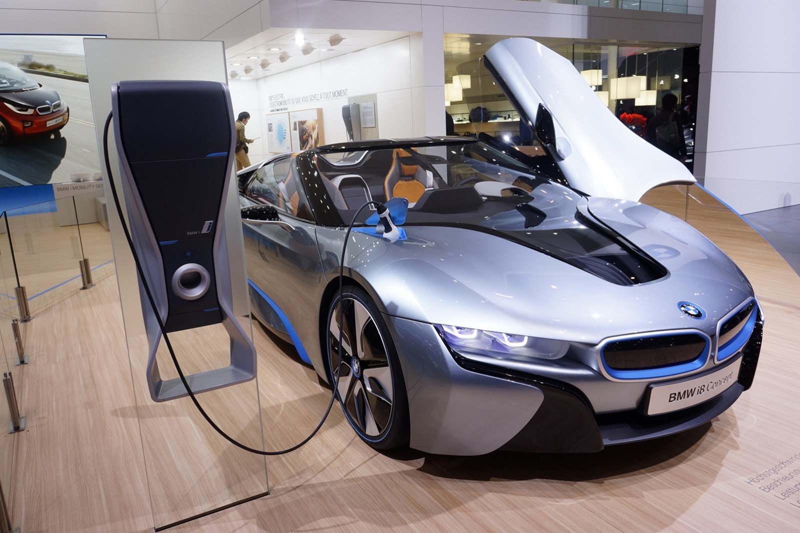 [BMW-i8-Concept-1%255B3%255D.jpg]