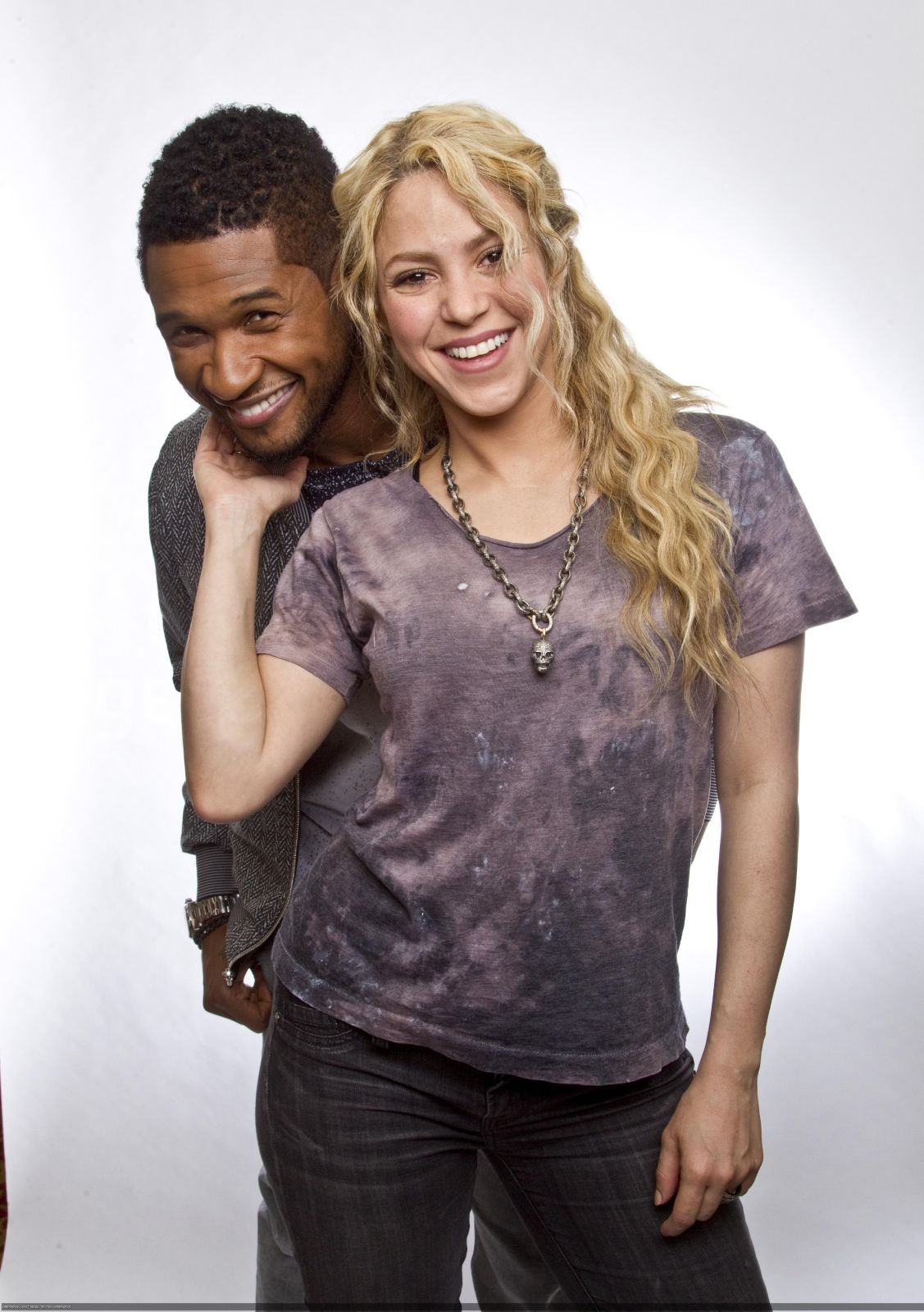 MORE PHOTOS :SHAKIRA AND USHER FOR THE VOICE ♥ ♥ 