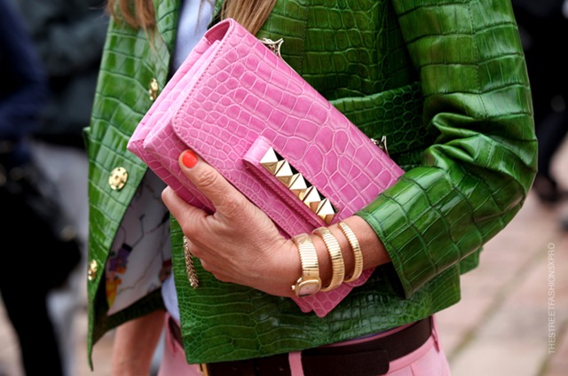 la-modella-mafia-Anna-Dello-Russo-fashion-editor-street-style-Spring-2013-Valentino-pink-croc-studded-clutch