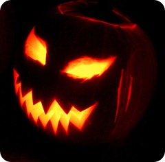 5 Infografiche su Halloween festa dell’occulto e di immagini macabre.