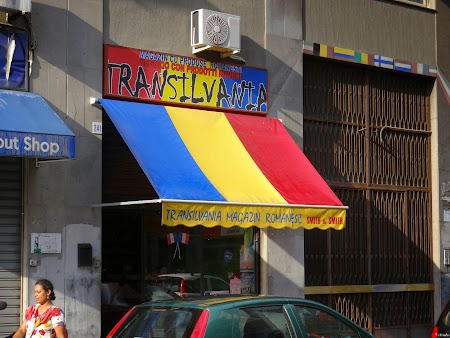 10. Magazin romanesc in Catania.JPG
