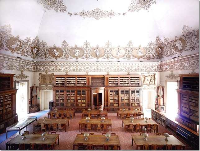 Candida Höfer - Biblioteca Nazionale Vittorio Emanuele III, Salone di lettura