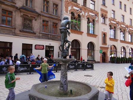 08. Statuia Cracovia.JPG