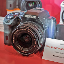 Pentax-DSLR-close-up.jpg