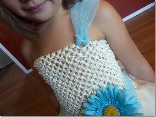 Tulle flower girl dress tutorial from the Crafty Cousins (26)