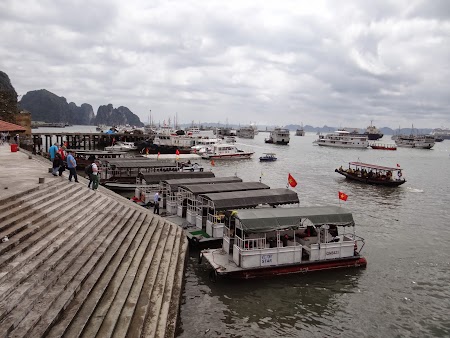 02. Debarcader pentru Halong Bay.JPG