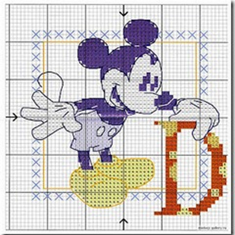 Abecedario Mickey Mouse en punto de cruz