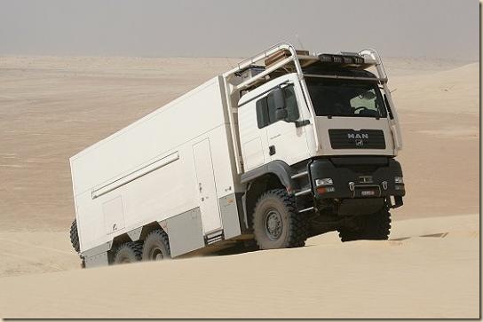 Traverser le désert en camion UNICAT TGA 6 × 6 (26)