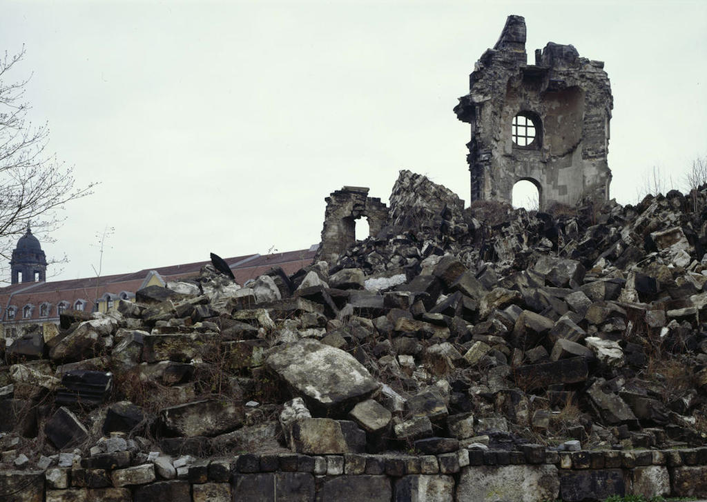 Руины церкви Богородицы в Дрездене