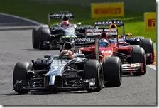 Magnussen precede Alonso, Vettel e Button