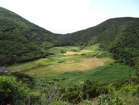 08. Caldera vulcanului Mont Brazil.JPG