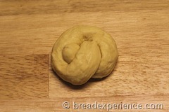 pumpkin-knot-yeast-rolls_1592_thumb[4]