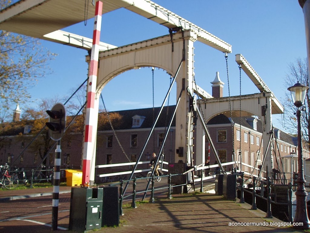 [Amsterdam.-Puentes---PB10067011.jpg]