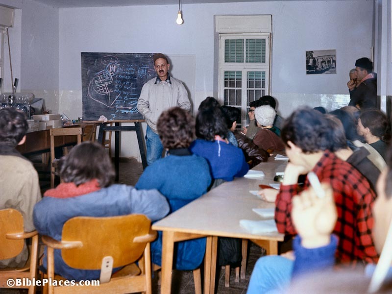 [Yigael%2520Yadin%2520lecturing%2520at%2520Megiddo%252C%2520db6703260103%255B4%255D.jpg]