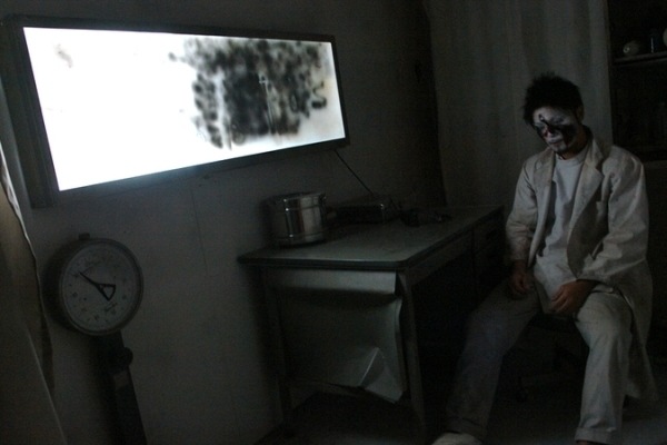 [Rumah%2520Hantu%2520%25284%2529%255B5%255D.jpg]